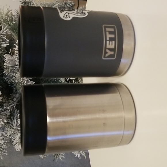 2 12oz yeti colster can insulator - Picture 3 of 3